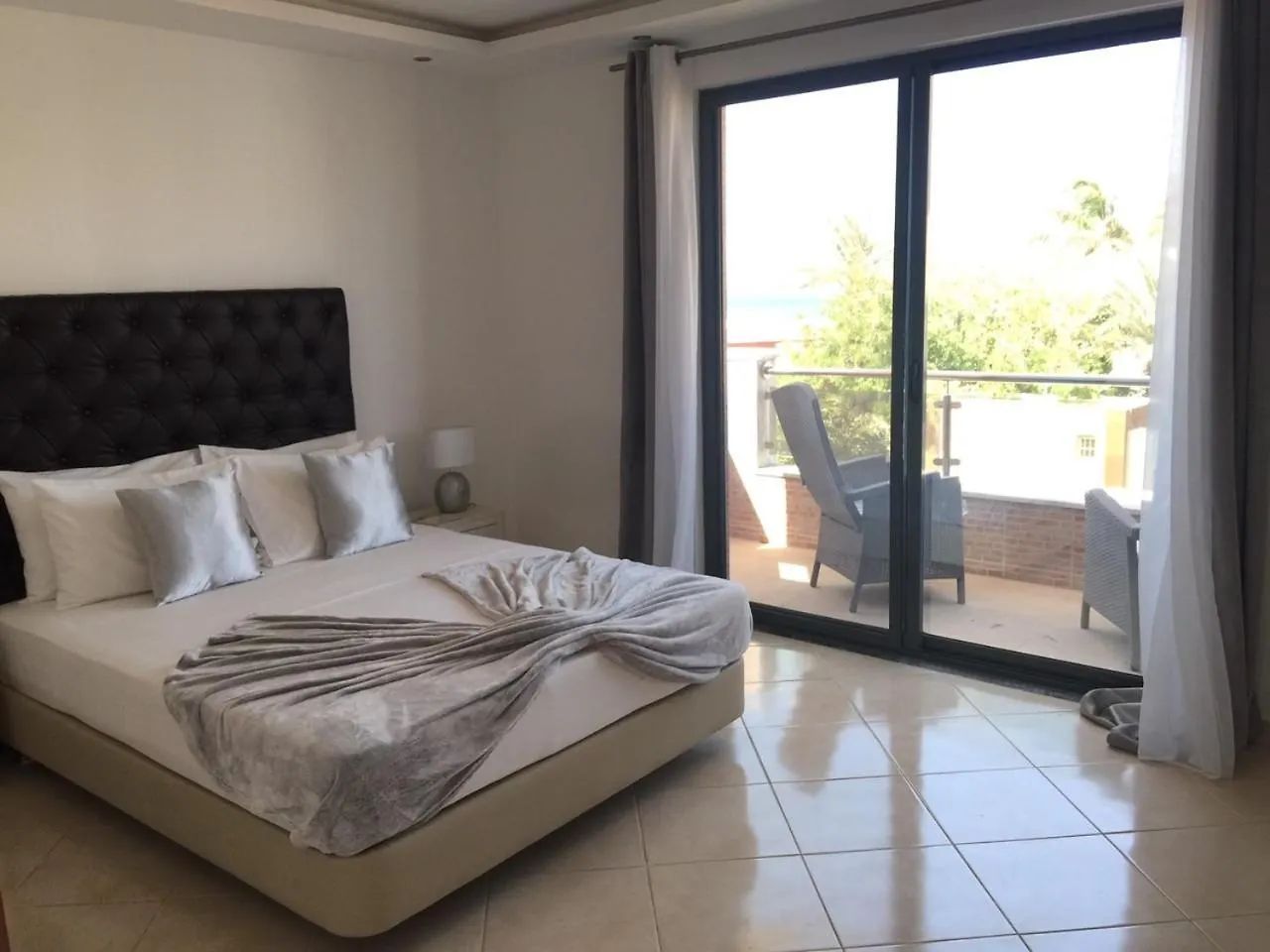 プライア Lali'S House Bed & Breakfast